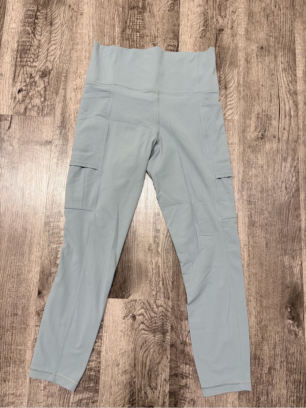 Athleta Sage Green Salutation Cargo 7/8 Leggings